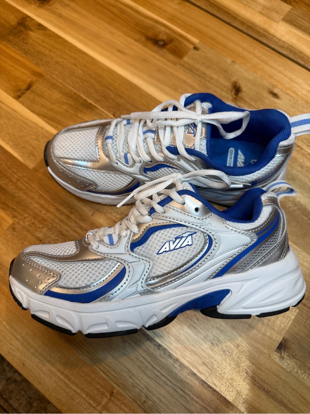 AVIA 5000 women’s Athletic Sneakers in White and Blue